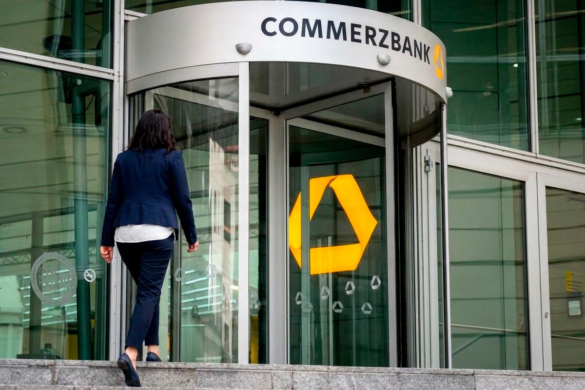 Commerzbank меняет Mastercard на Visa: что делать и сколько это будет стоить. Фото: ausnews.de