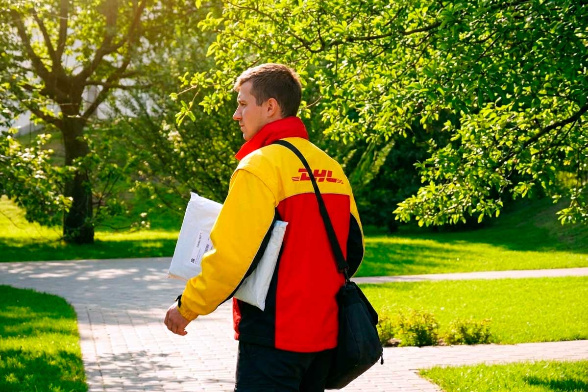 DHL вводит оплату картой за посылки в Германии с июля 2026 года. Фото: ausnews.de