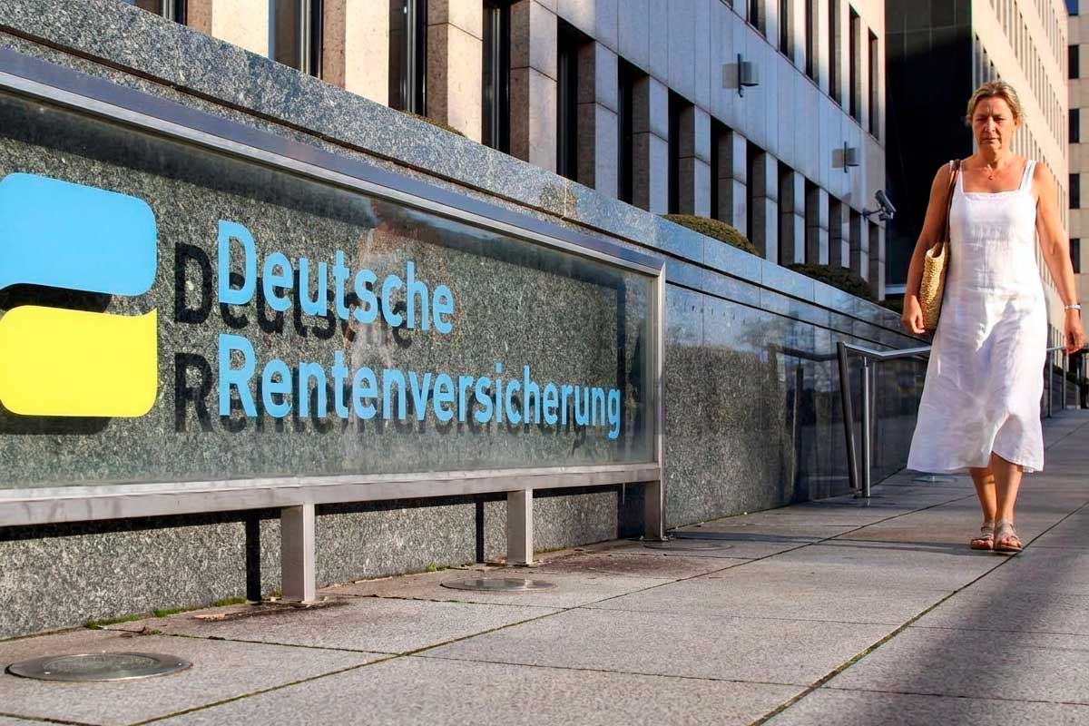 Разрыв пенсий и пособий госслужащих в Германии: 1154 против 3416 €. Фото: ausnews.de