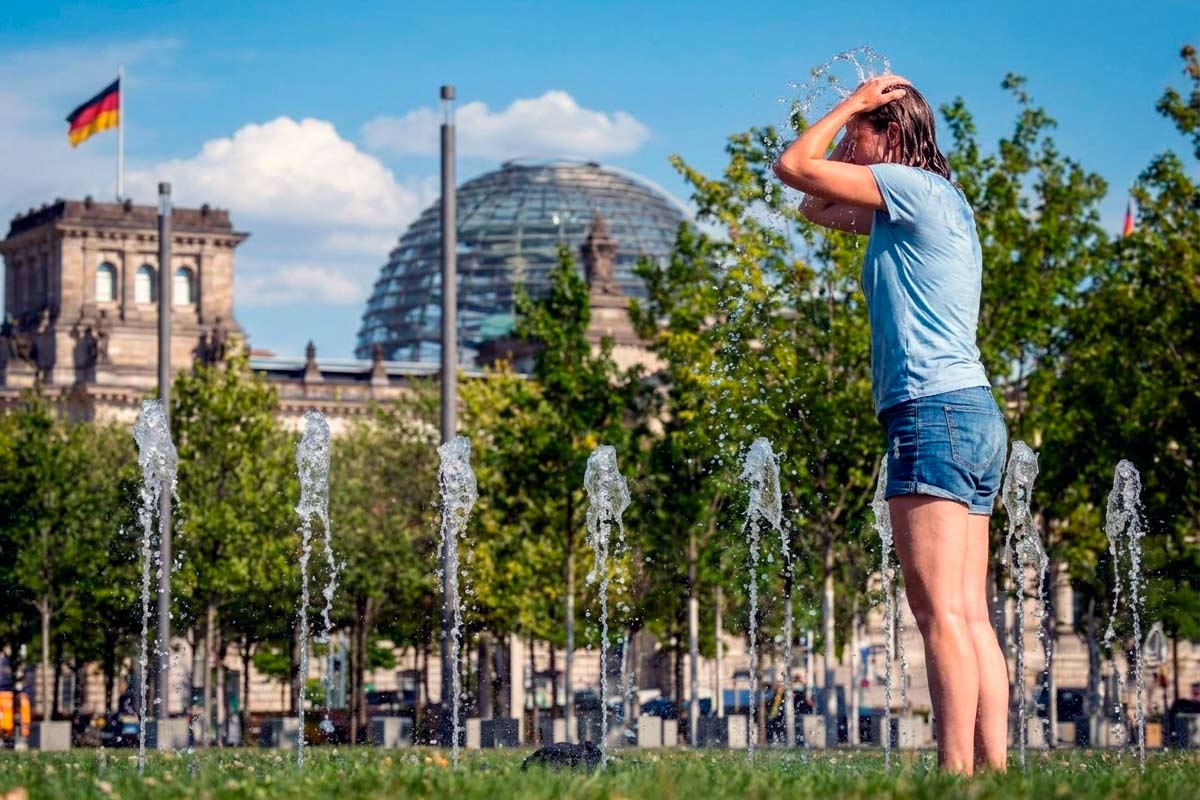 Почему Германия провалила защиту от жары — где было правительство. Фото: ausnews.de