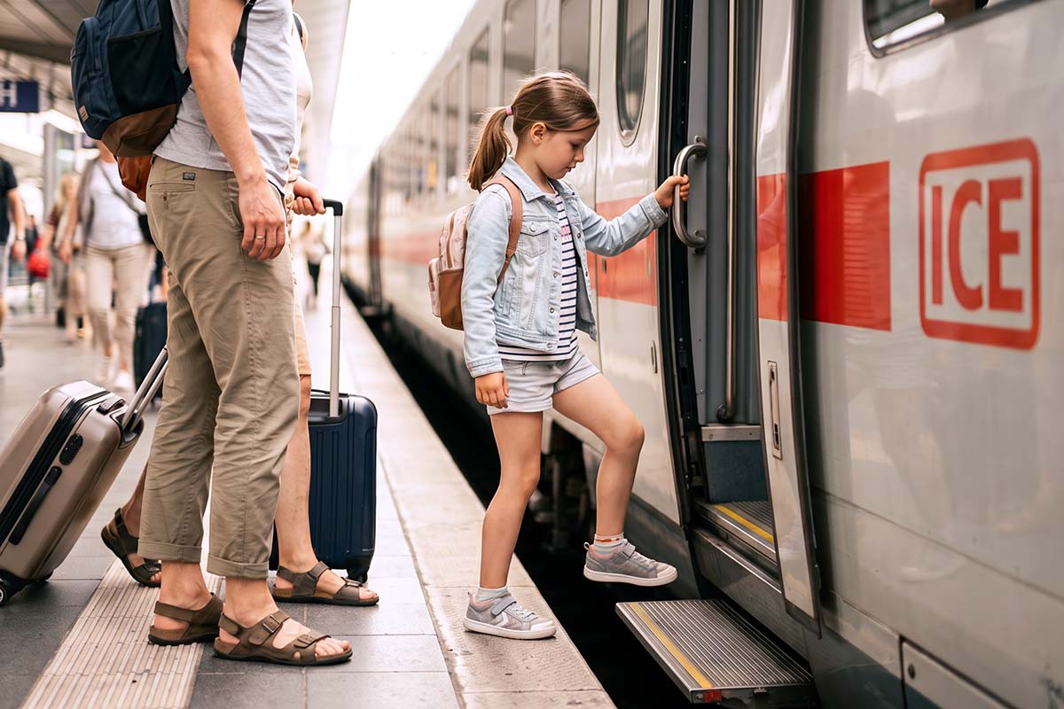 Deutsche Bahn запускает сопровождение для детей, путешествующих одним на поезде. Фото: ausnews.de