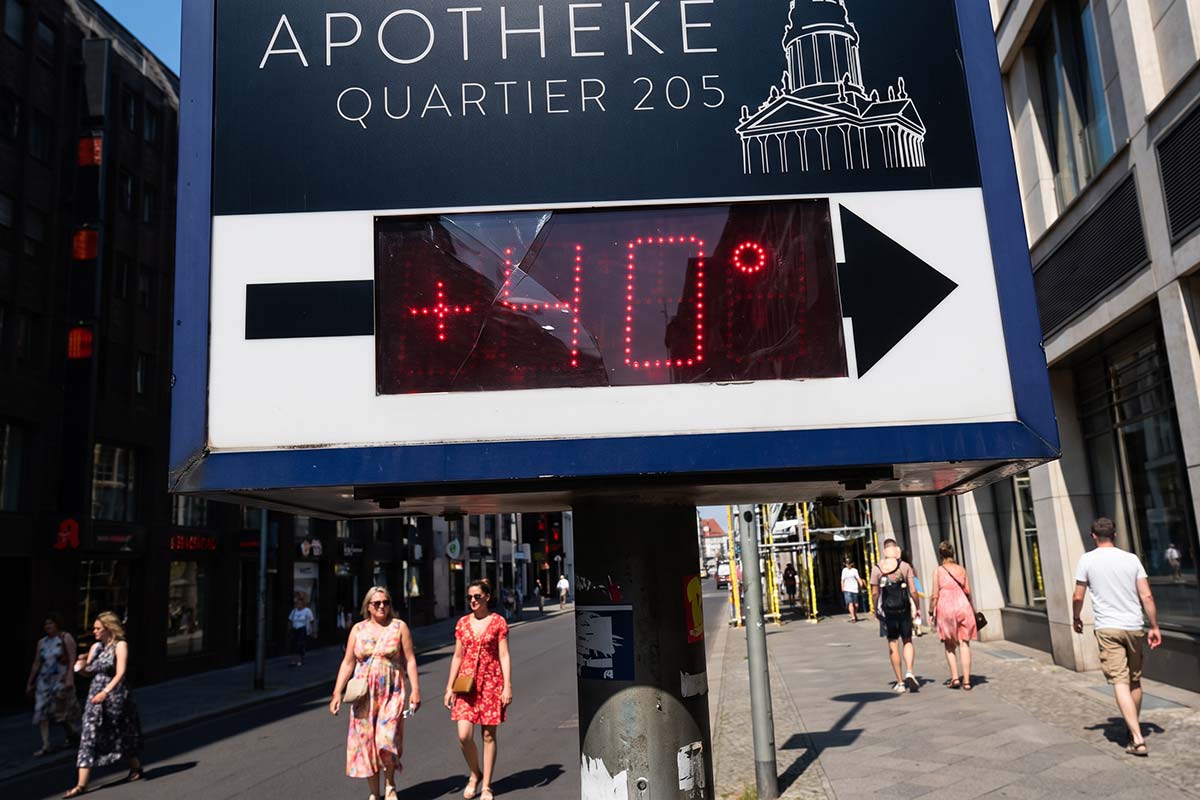 Жара убила 12 500 человек в Германии — канцлер Мерц молчит. Фото: ausnews.de