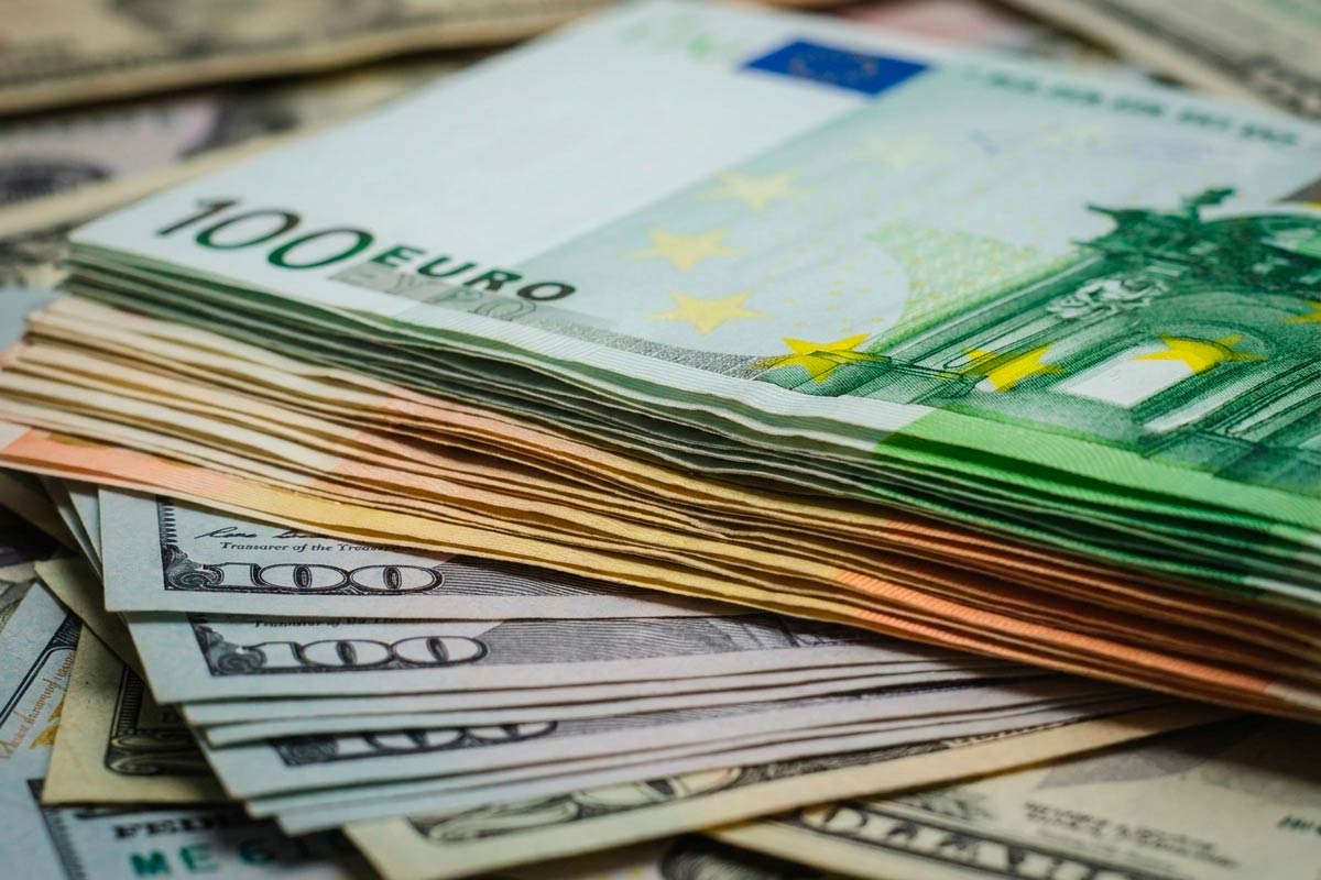 Конвертация валюты за границей: туристы из Германии теряют до 10% в отпуске. Фото: ausnews.de