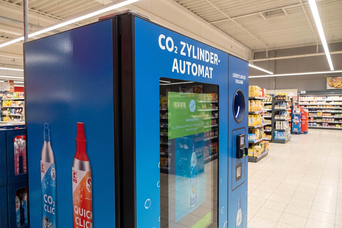 Автомат для обмена баллонов с CO₂ в Kaufland. Фото: ausnews.de