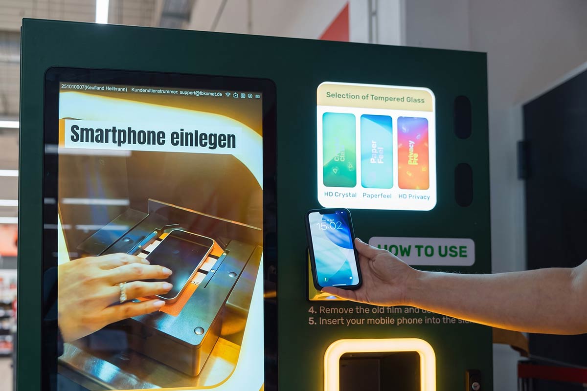 Автомат по наклеиванию защитных плёнок в Kaufland. Фото: ausnews.de