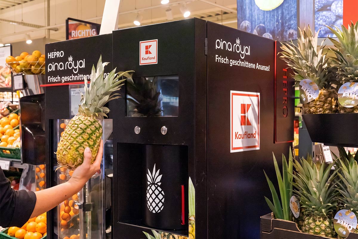 Необычные автоматы Kaufland в Германии: от обмена мелочи до чистки ананасов. Фото: ausnews.de