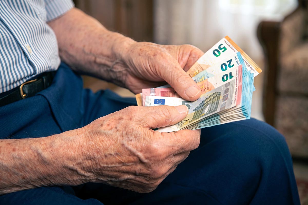 Германия сокращает пенсионную дотацию на 1 млрд евро: платить придётся работникам. Фото: ausnews.de