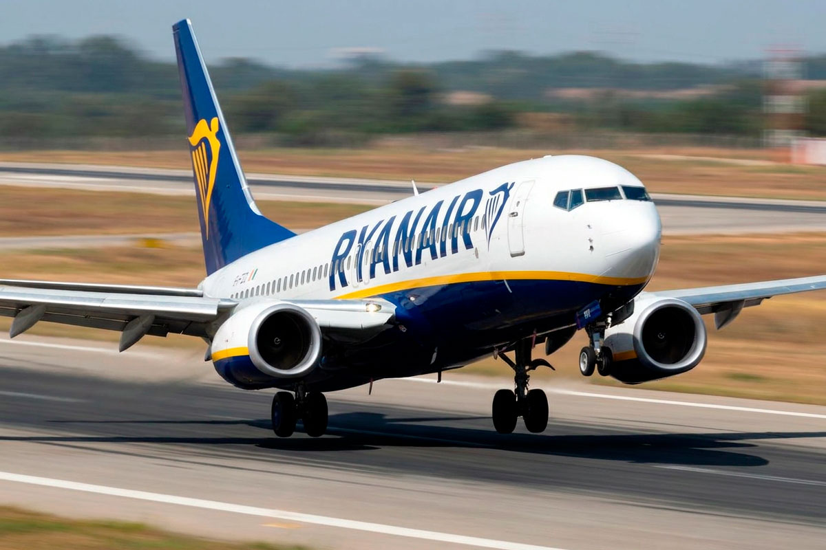 Ryanair сокращает зимнее расписание 2026/27 из-за высоких цен на авиатопливо. Фото: ausnews.de