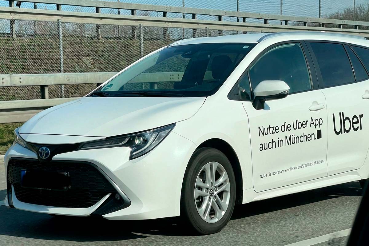 Суд в Мюнхене отменил минимальные цены для Uber и Bolt: поездки стали дешевле. Фото: ausnews.de
