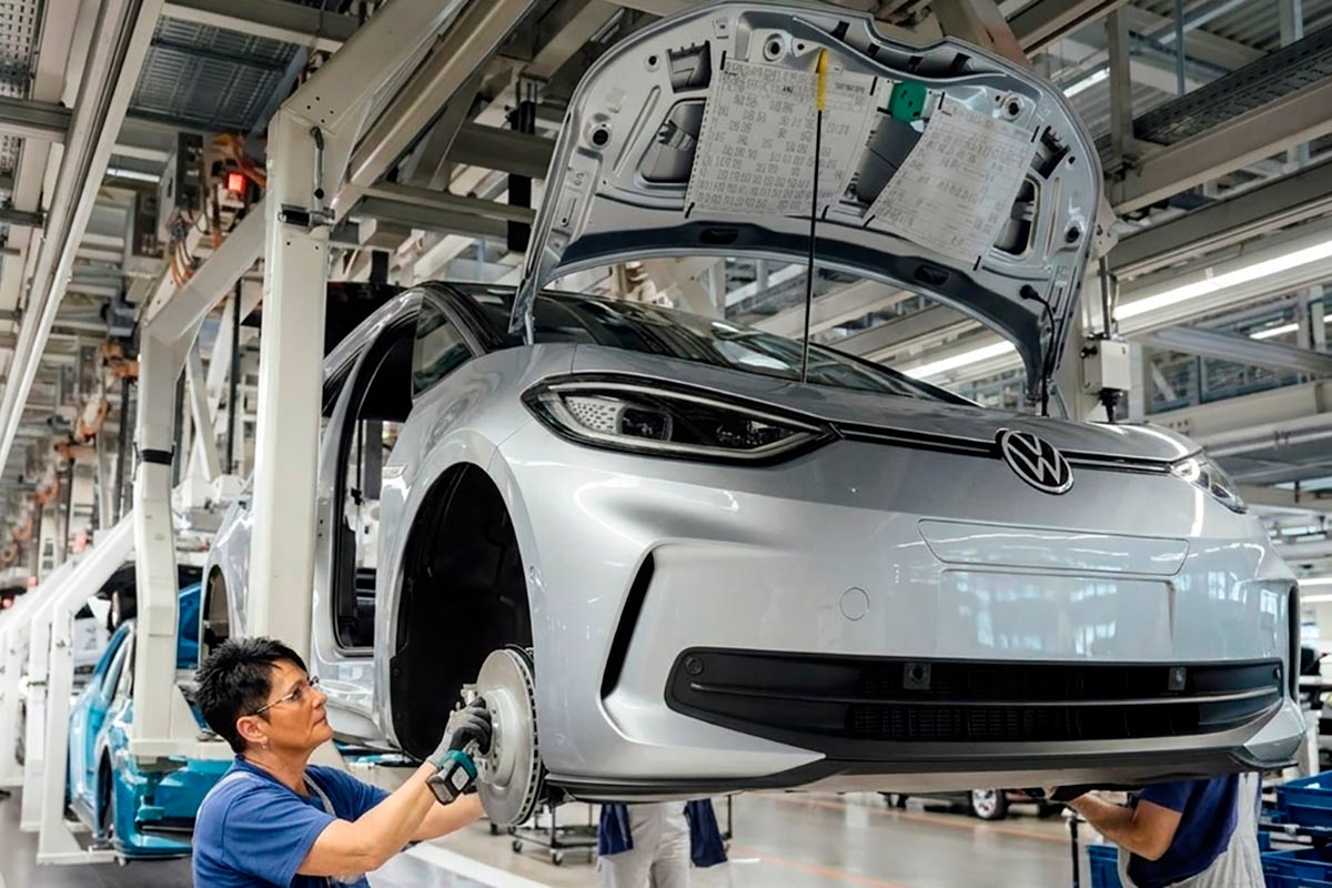 Кризис в Volkswagen усугубляется: давление на заводы в Германии усиливается. Фото: ausnews.de