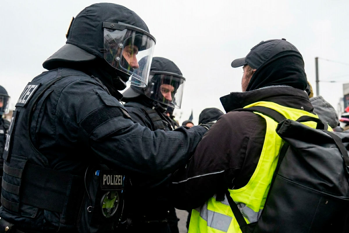 Протесты в Германии 31 октября: молодежь, экстремисты и право на демонстрации. Фото: ausnews.de